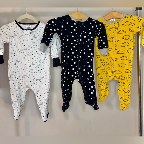 Gerber | Bundle of 3 Zip Up Footed Baby Sleeper with Mitten Covers | 0-3 Months - Picture 1 of 9